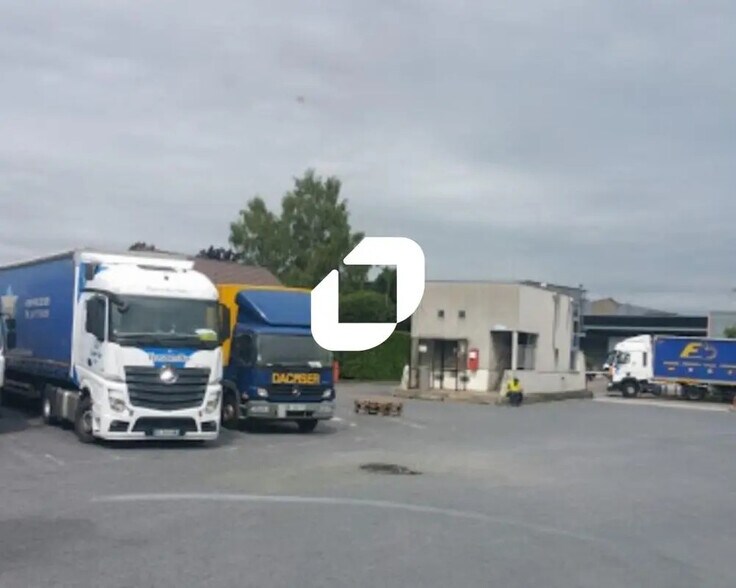 2-24 Avenue Ampère, Gretz-Armainvilliers à louer - Photo du bâtiment - Image 3 de 4