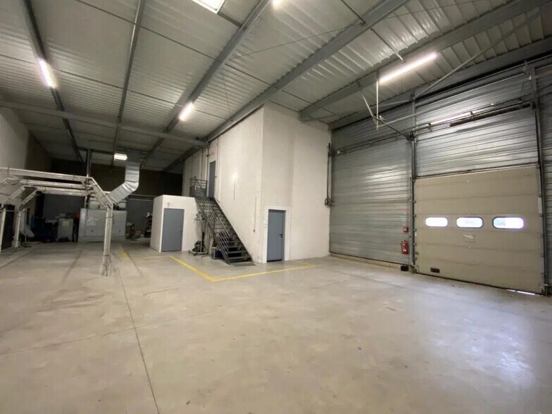 Office in Décines-Charpieu for lease - Interior Photo - Image 2 of 9