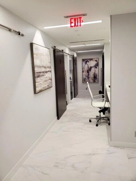 8200 Greensboro Dr, Mc Lean, VA à louer - Photo du bâtiment - Image 3 de 22