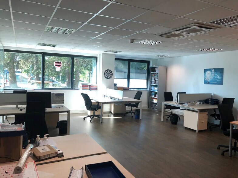 Office in CHAMPAGNE-AU-MONT-D'OR for lease - Interior Photo - Image 3 of 7