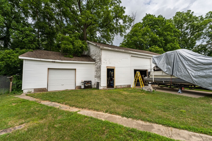 206 W Delaware St, Decatur, MI for sale - Building Photo - Image 3 of 6