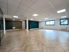 2 Rue De La Cimenterie, Beaumont-sur-Oise for lease Interior Photo- Image 1 of 7