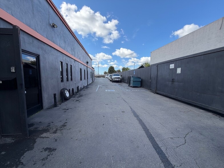 9742 Artesia Blvd, Bellflower, CA for lease - Building Photo - Image 2 of 19