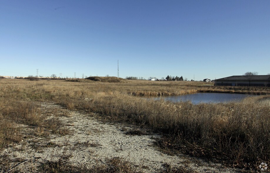 1 Woodridge Ln, Port Washington, WI à vendre - Photo du bâtiment - Image 2 de 2