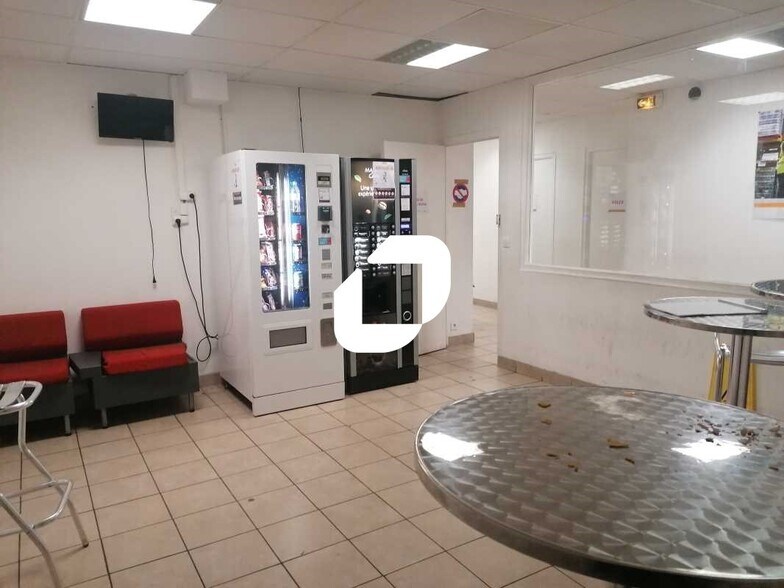 11 Rue Guy Moquet, Argenteuil for lease - Building Photo - Image 3 of 10