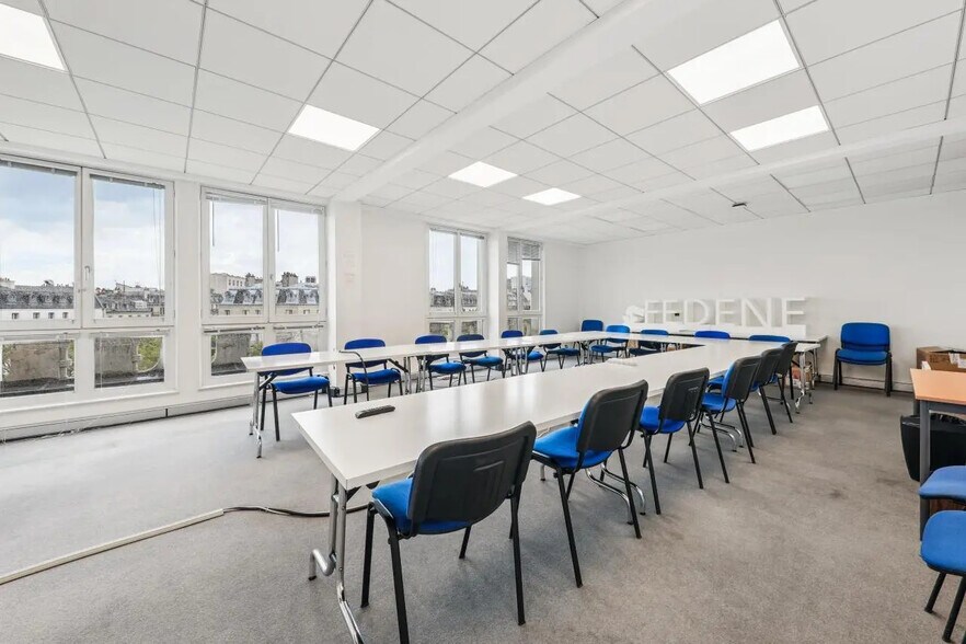 24-26 Rue De La Pépinière, Paris for lease - Building Photo - Image 2 of 17