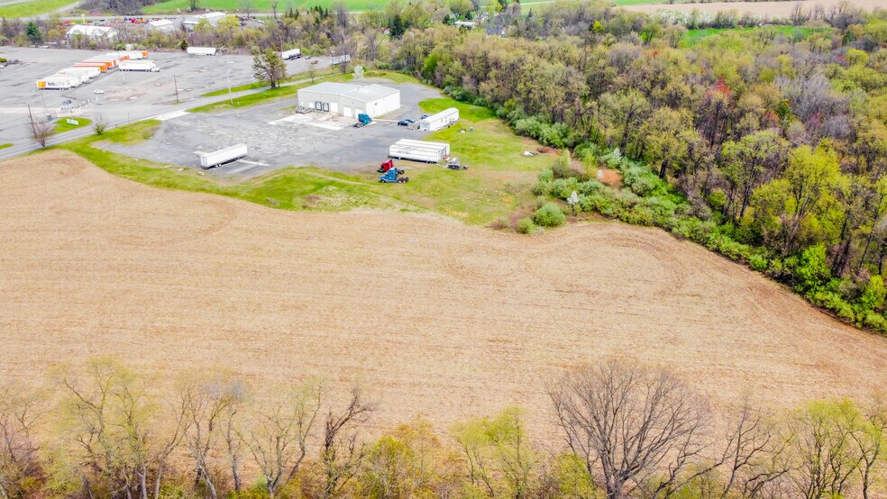 4335 Paradise Rd, Watsontown, PA à vendre - Photo du bâtiment - Image 3 de 11