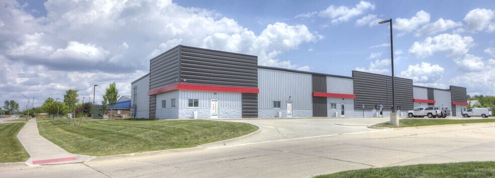 117 SE Lorenz Dr, Ankeny, IA à louer - Photo du bâtiment - Image 2 de 9