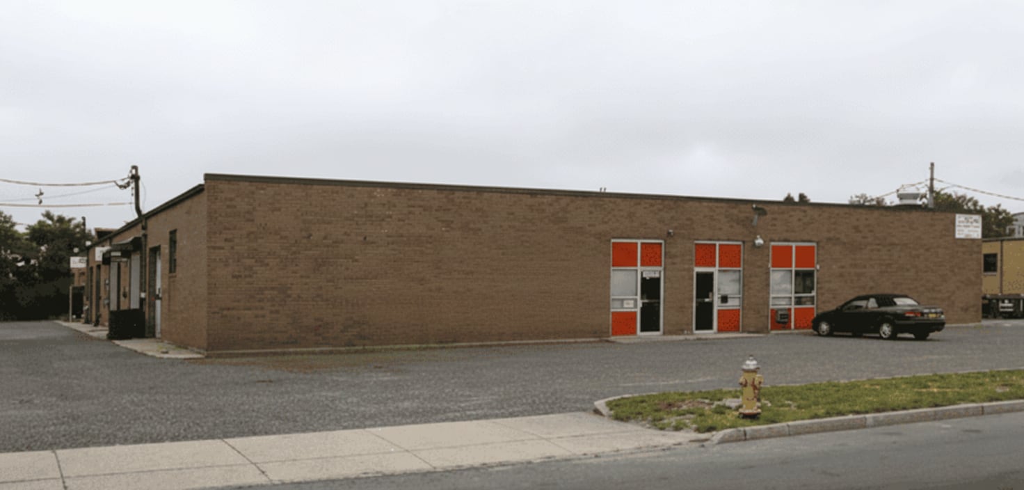 195-203 N Fehr Way, Bay Shore, NY à louer Photo principale- Image 1 de 6