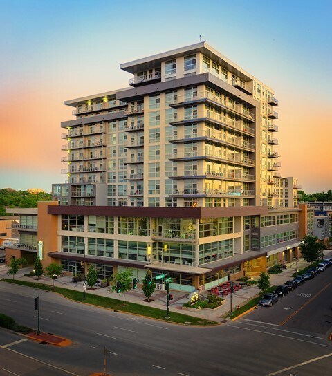 10 N Livingston St, Madison, WI à louer - Photo du bâtiment - Image 1 de 5