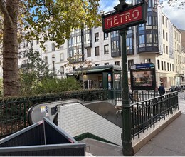 Retail in Paris for lease Interior Photo- Image 1 of 2