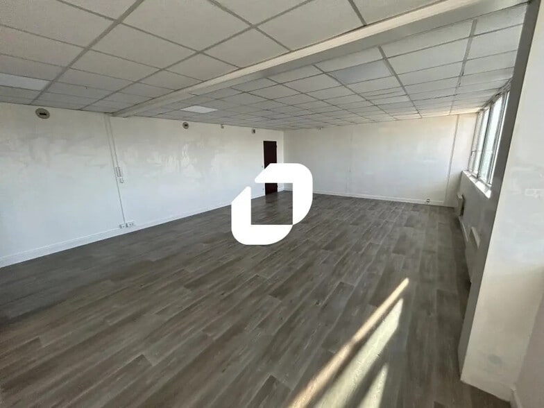 Bureau dans Moissy-Cramayel à louer - Photo intérieure - Image 3 de 10