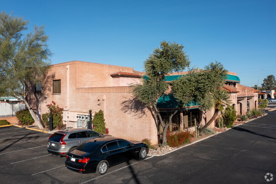 6842 E Tanque Verde Rd, Tucson, AZ à louer - Photo du bâtiment - Image 3 de 14