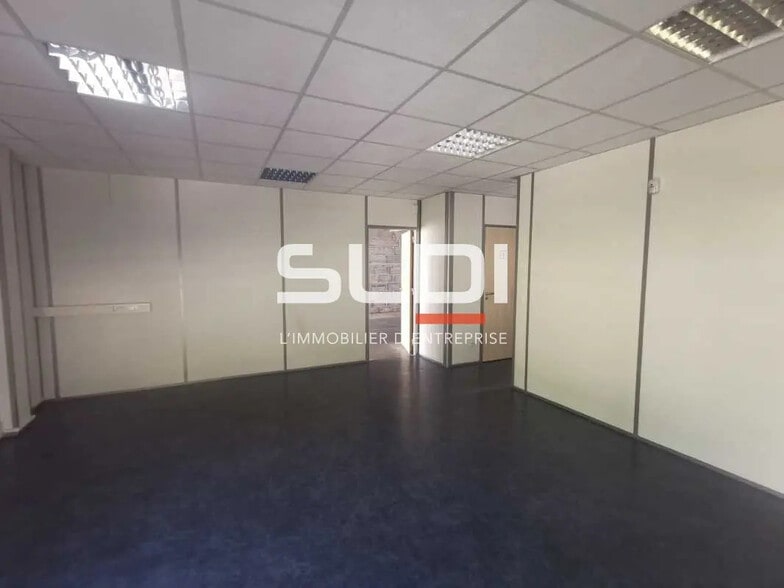 Flex in Échirolles for lease - Interior Photo - Image 3 of 8