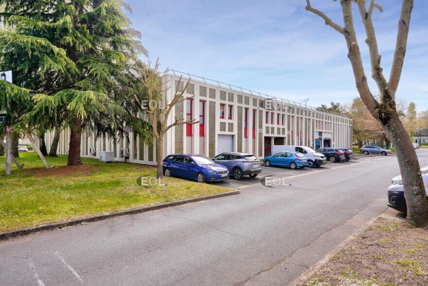 Flex dans Éragny à louer - Photo du bâtiment - Image 2 de 6