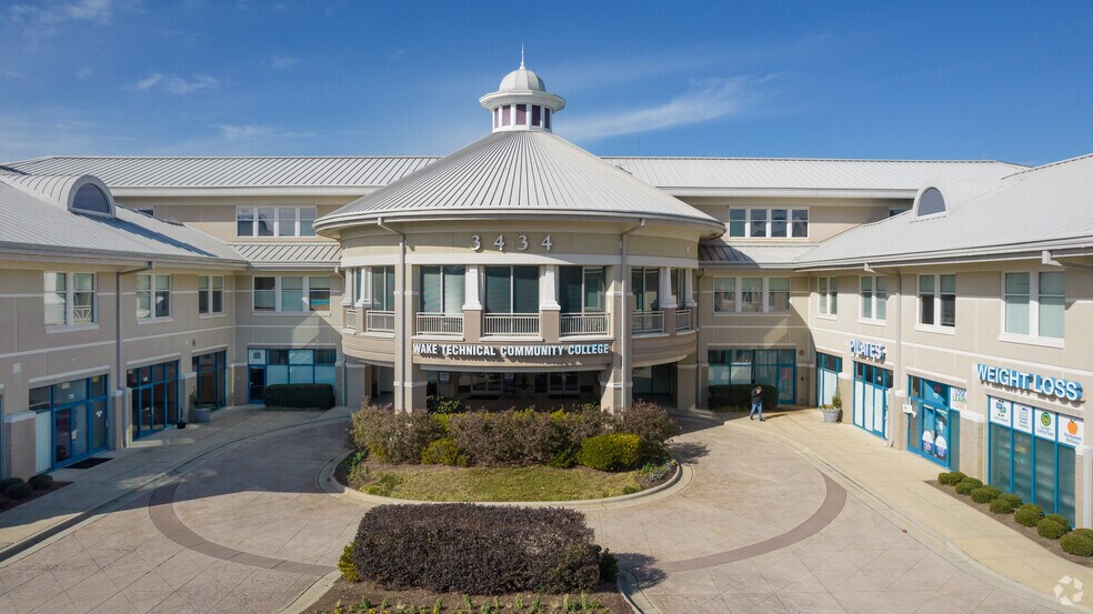 3450-3490 Kildaire Farm Rd, Cary, NC à louer - Photo du bâtiment - Image 3 de 3