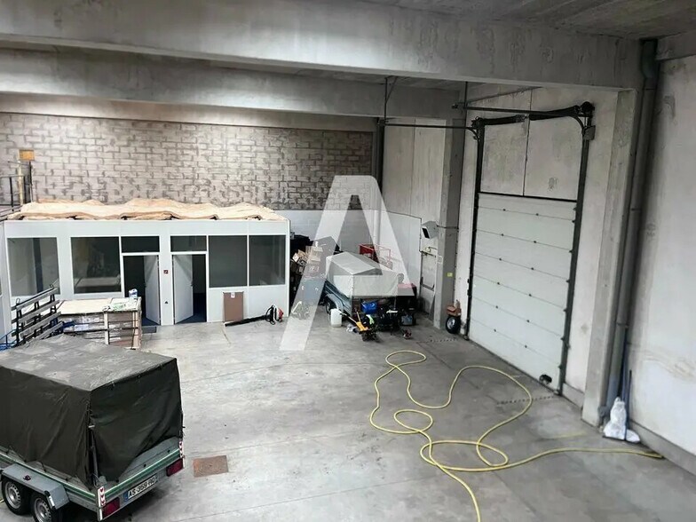 Flex in Vitry-sur-Seine for lease - Interior Photo - Image 3 of 5