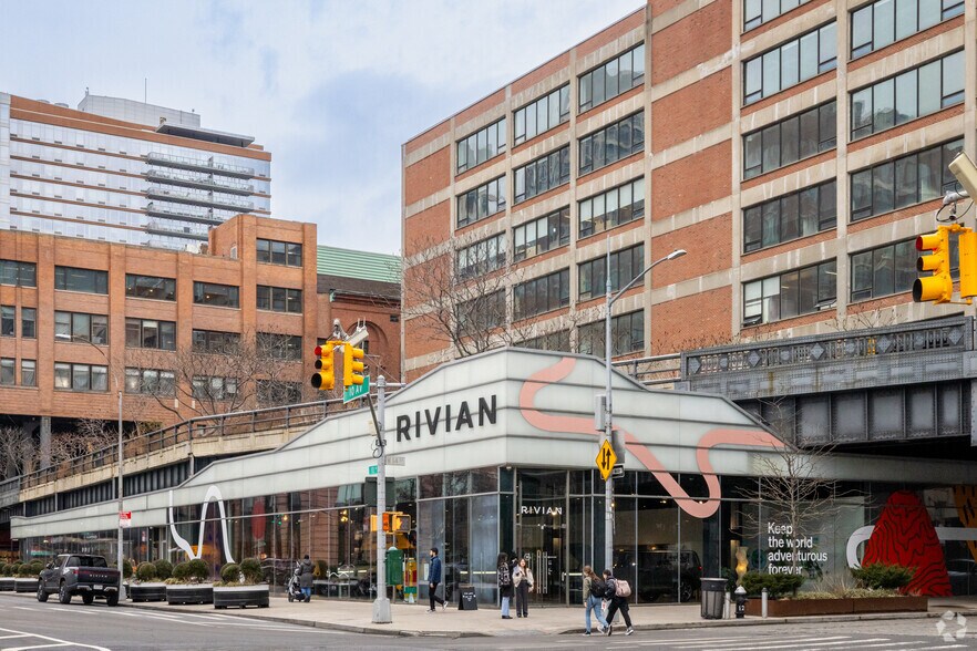 60 Tenth Ave, New York, NY for lease - Building Photo - Image 1 of 7