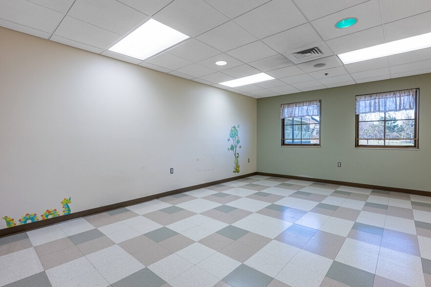 8690 Yankee St, Dayton, OH for lease - Building Photo - Image 3 of 5