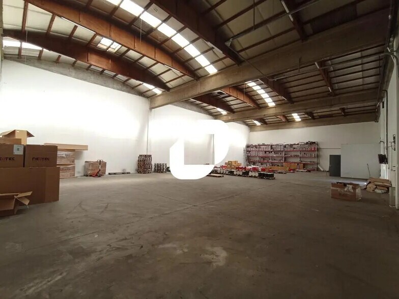 9 Rue Du Dauphiné, Saint-Priest à louer - Photo du bâtiment - Image 3 de 14