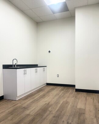 Plus de détails pour 241 N Maclay Ave, San Fernando, CA - Commerce de détail à louer