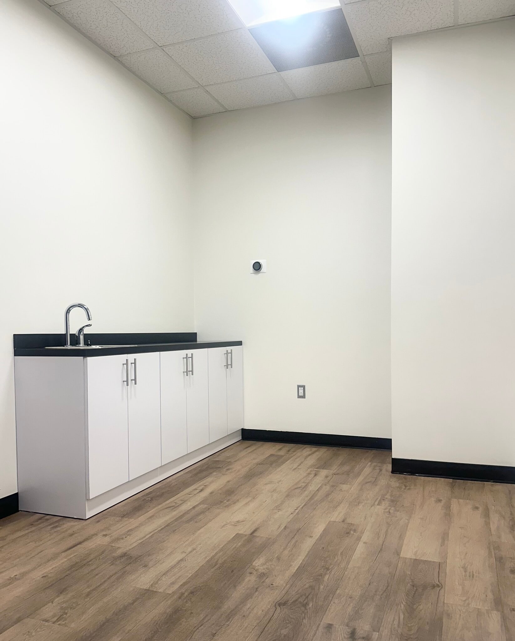 241 N Maclay Ave, San Fernando, CA for lease Interior Photo- Image 1 of 6