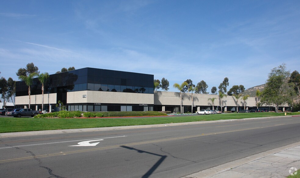 17150 Via Del Campo, San Diego, CA à vendre - Photo du bâtiment - Image 3 de 6