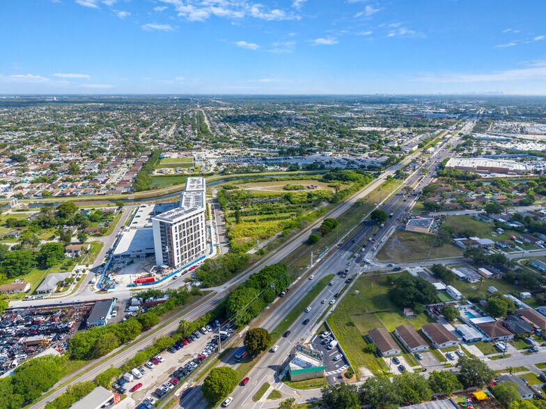 SW 117th Ave, Miami, FL à vendre - Photo du bâtiment - Image 2 de 23