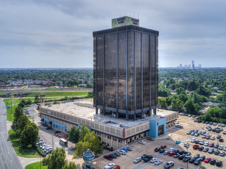1900 NW Expressway, Oklahoma City, OK à louer - Photo principale - Image 1 de 39