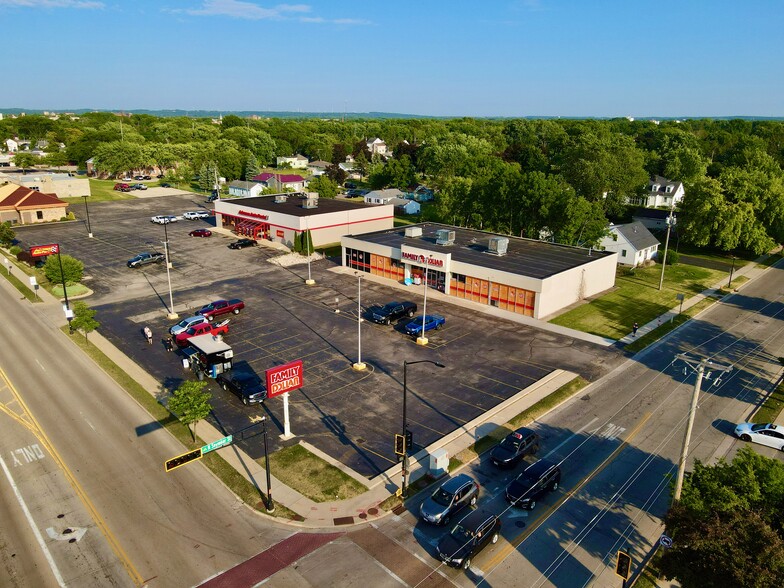 528 W Johnson St, Fond Du Lac, WI for sale - Building Photo - Image 1 of 1