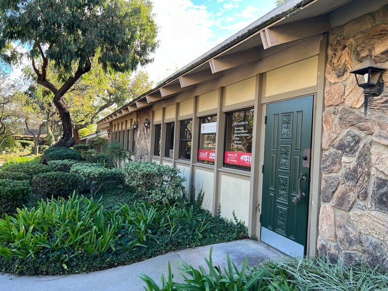 2021 Sperry Ave, Ventura, CA à louer - Photo du bâtiment - Image 2 de 17