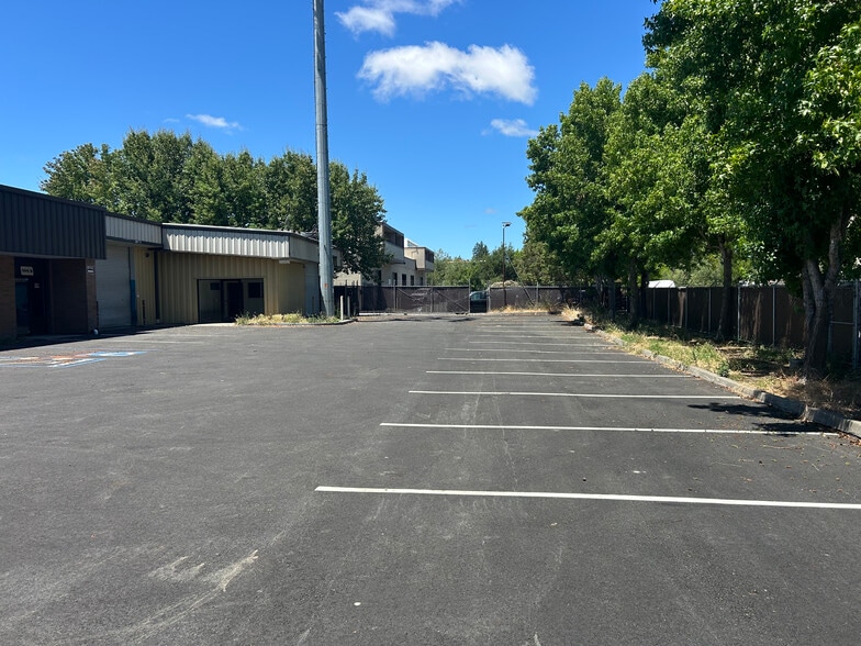 400 E Todd Rd, Santa Rosa, CA for lease - Building Photo - Image 2 of 5