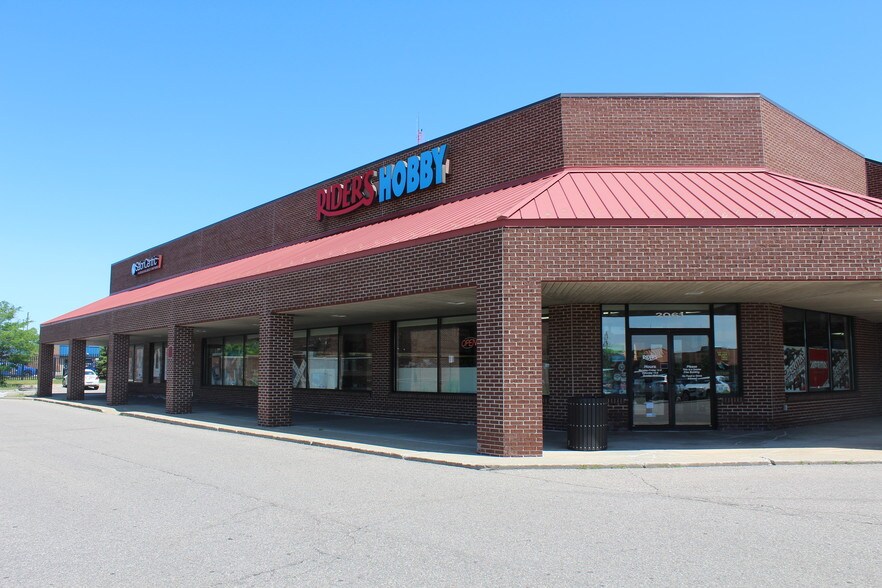 2103 S Linden Rd, Flint, MI à louer - Photo du bâtiment - Image 2 de 5