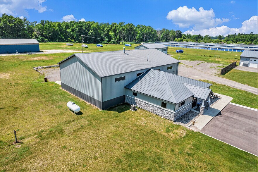 9486 S Meridian Rd, Clarklake, MI à vendre - Photo du bâtiment - Image 2 de 39