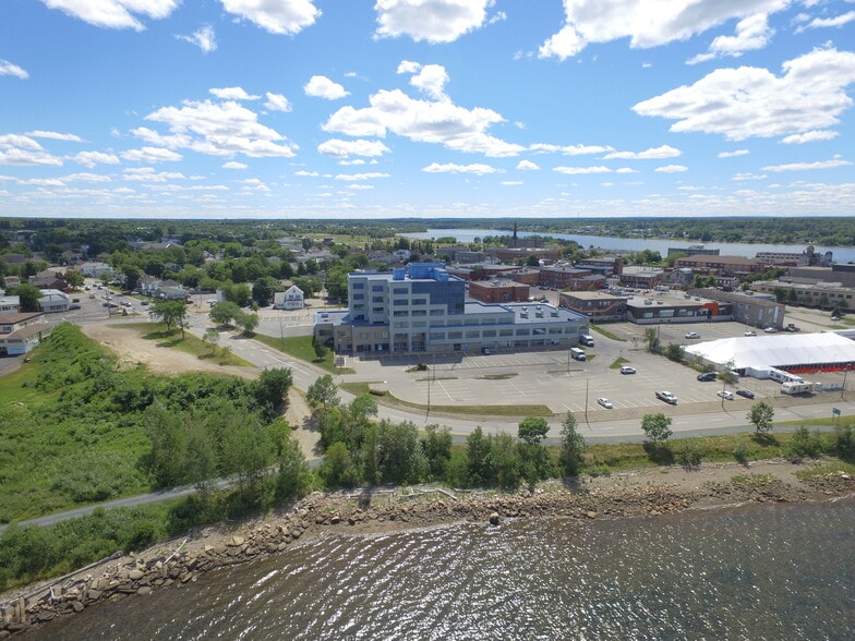 275 Main St, Bathurst, NB for lease - Building Photo - Image 2 of 3