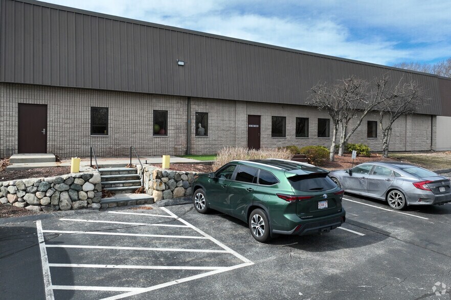 33 Upton Dr, Wilmington, MA à louer - Photo du bâtiment - Image 2 de 6
