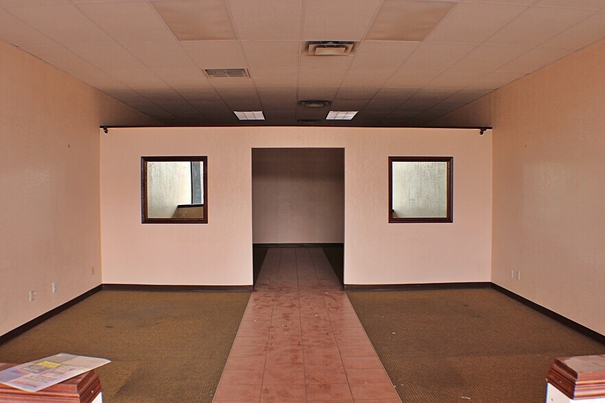 1155 N Zaragosa Rd, El Paso, TX à louer - Photo intérieure - Image 3 de 7