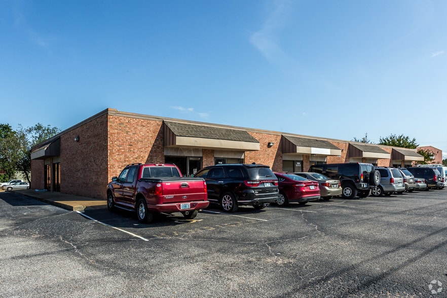 1926 First Commercial Dr N, Southaven, MS à vendre - Photo du bâtiment - Image 2 de 11
