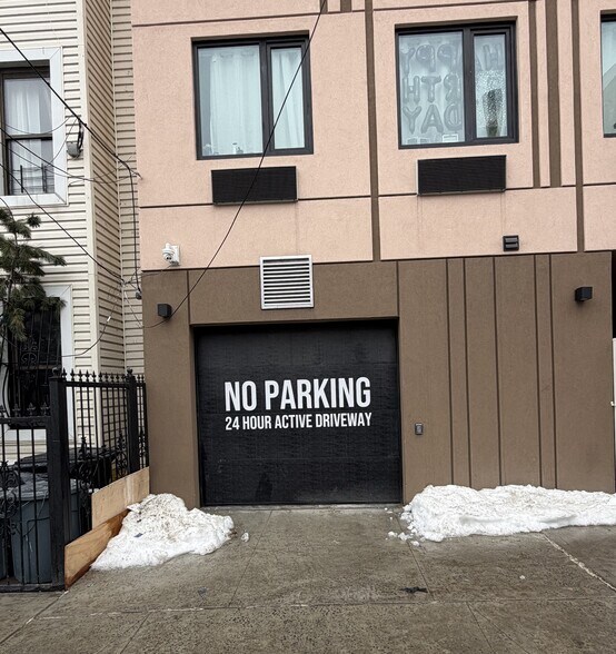 806 E 170th St, Bronx, NY à louer - Photo du bâtiment - Image 2 de 4