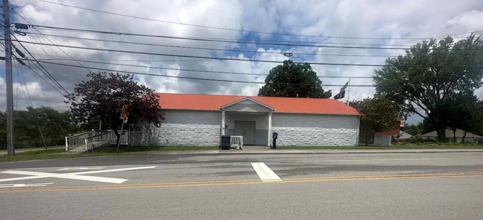 45 Poplar St, Monterey, TN for sale - Building Photo - Image 2 of 9