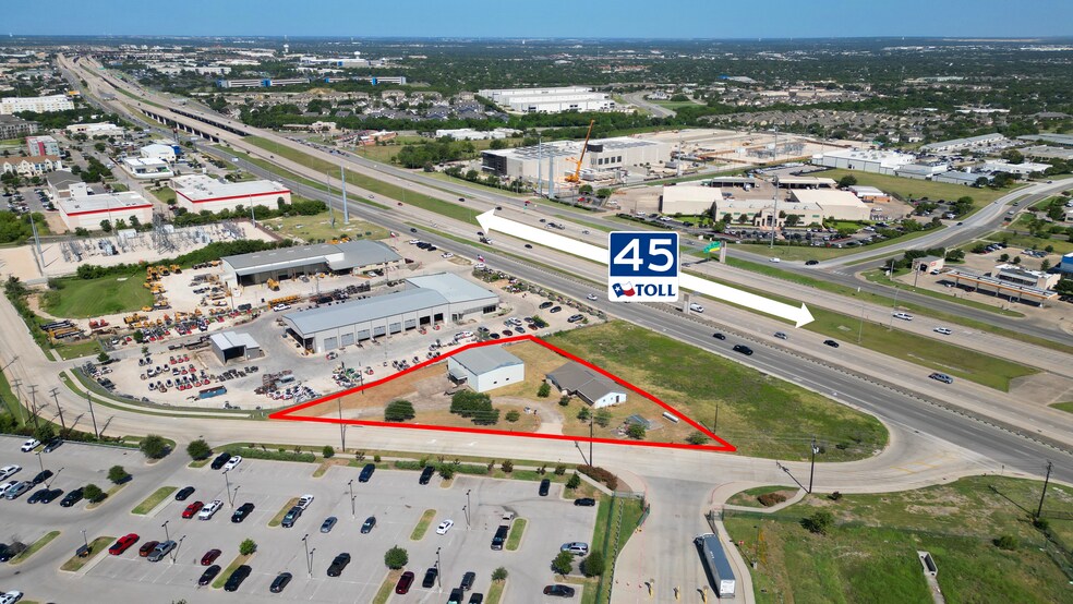 30 Roundville Ln, Round Rock, TX for lease - Building Photo - Image 2 of 9