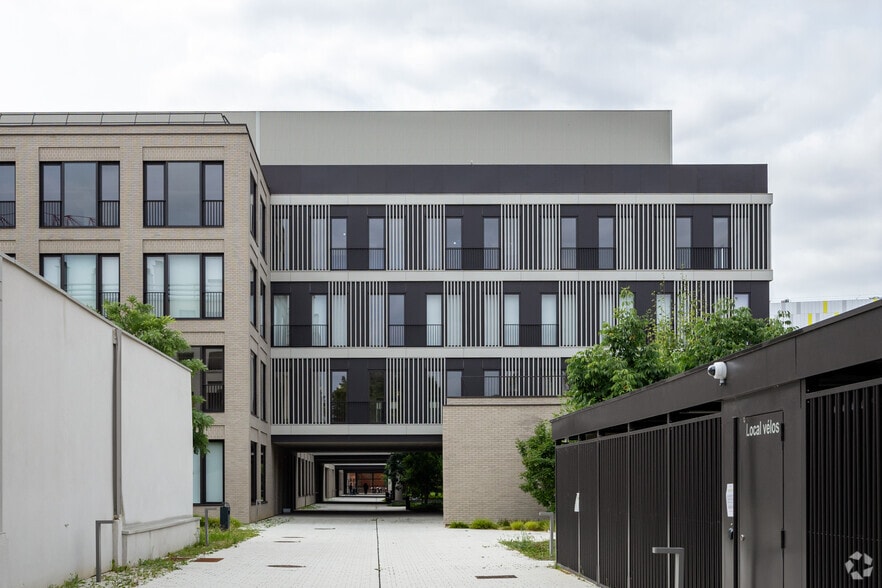 69 Rue Du Docteur Bauer, Saint-Ouen-sur-Seine for lease - Building Photo - Image 2 of 5