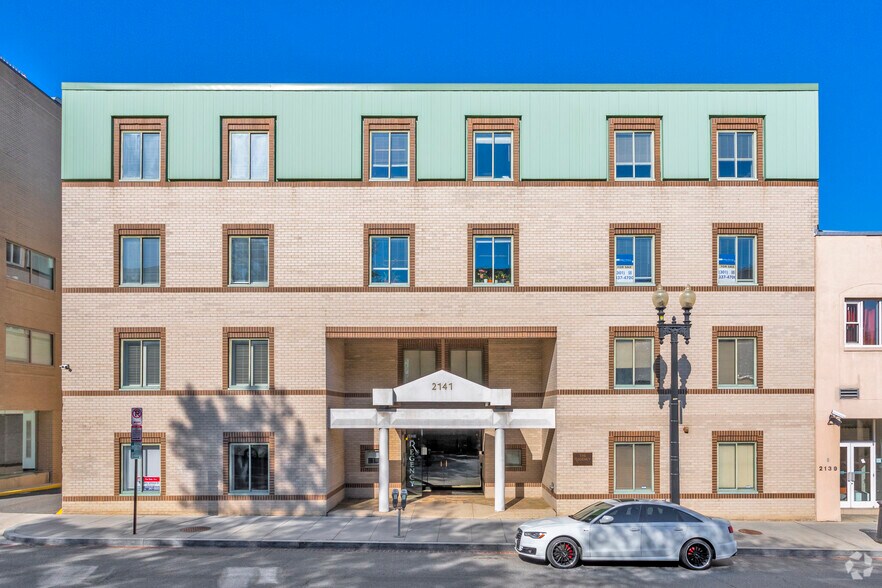 2141 Wisconsin Ave NW, Washington, DC à vendre - Photo du bâtiment - Image 1 de 10