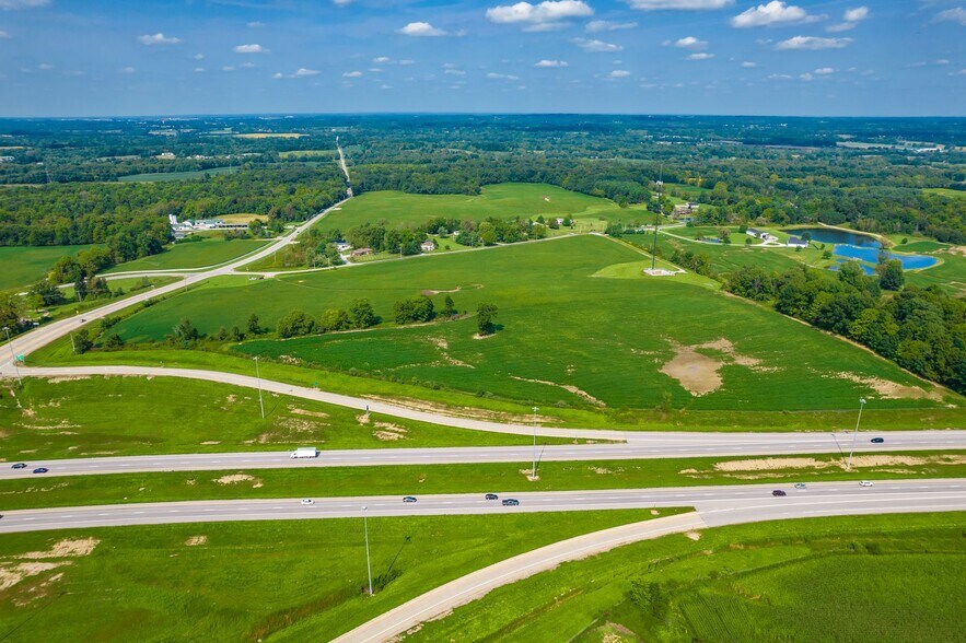 1803 Hazelton Etna Rd NW, Pataskala, OH à vendre - Photo du bâtiment - Image 2 de 14