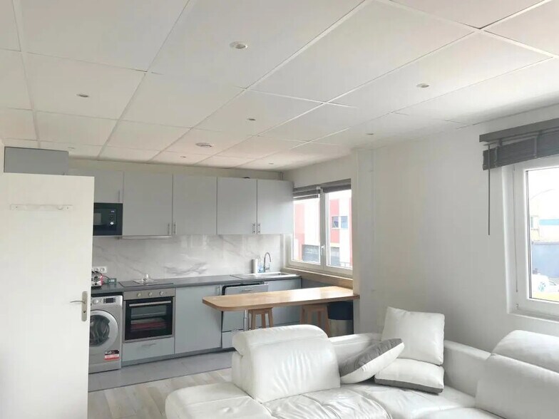 Bureau dans Sartrouville à louer - Photo du bâtiment - Image 2 de 9