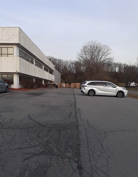 31 Elkay Dr, Chester, NY for lease - Building Photo - Image 3 of 7