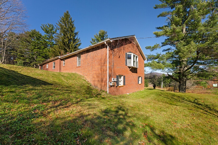 986 Ransom St, Blowing Rock, NC for sale - Building Photo - Image 2 of 14