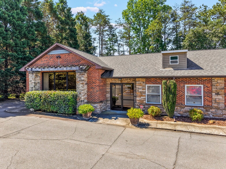 1550 Westbrook Plaza Dr, Winston-Salem, NC à vendre - Photo du bâtiment - Image 3 de 14