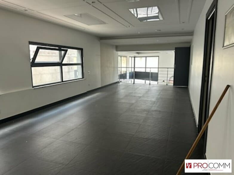 Retail in Avignon for lease - Interior Photo - Image 3 of 5