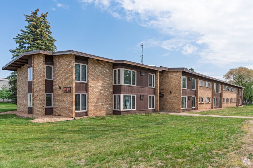 Cedars Portfolio portfolio of 2 properties for sale on LoopNet.ca - Primary Photo - Image 2 of 16